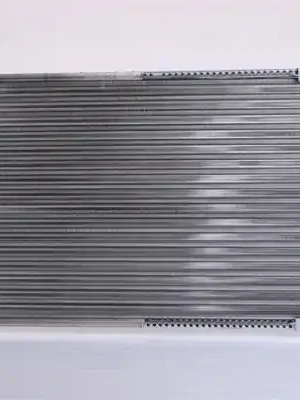 Vysoce Kvalitní Chladič, chlazení motoru NISSENS 652681